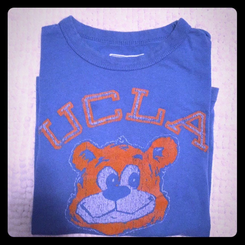 UCLA Bruins vintage style t-shirt Boys Small